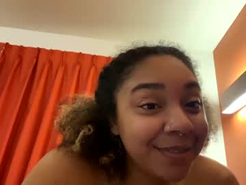 girl
        erickavee21 cam image #1944799