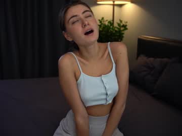 girl
        tessarosse_ cam image #1720548