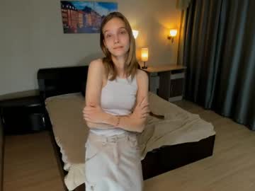 girl
        esmeclaxton cam image #3737680
