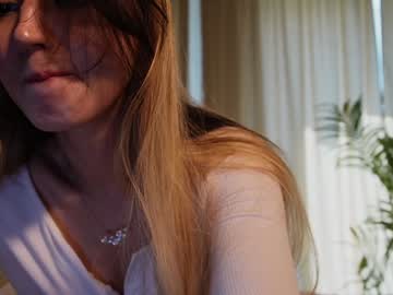 girl
        sarasuo cam image #4400423
