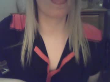 girl
        whiterose87 cam image #449413