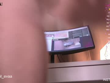 girl
        lil_eva cam image #240928