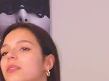girl
        alicepreuoston cam image #3784546