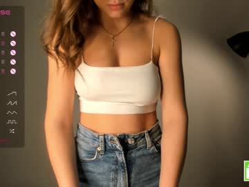 girl
        brittcubitt cam image #2532088