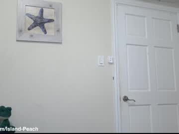girl
        island_peach cam image #3832852