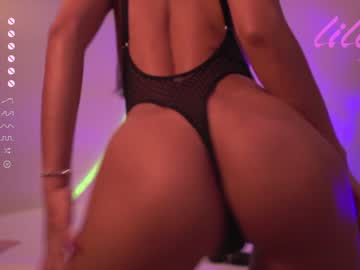girl
        _lillilly_ cam image #2250354