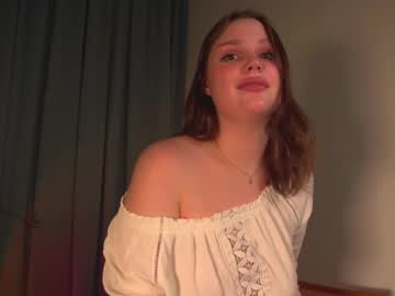 girl
        drinkmorwater cam image #3587724