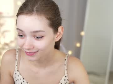 girl
        bless_sheila cam image #1740878