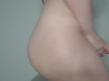 girl
        sweat_mia cam image #1104016
