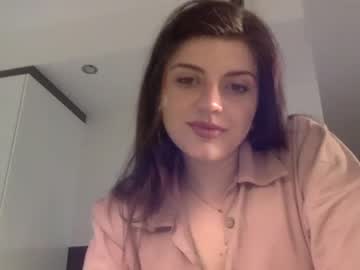 girl
        pamela_mara cam image #2706834