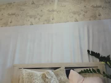 girl
        crystalnut cam image #2776790