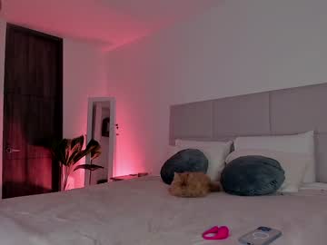 girl
        annie_dreams cam image #1363965