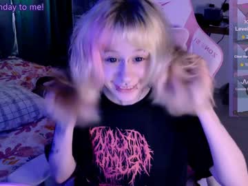 girl
        lollyshy__ cam image #3183695