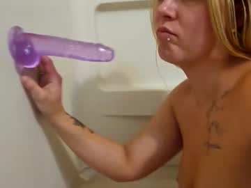 girl
        maggieloo2614 cam image #3439594