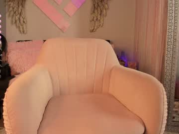 girl
        _bellakitty cam image #2224282