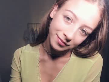 girl
        wave_of_happy_ cam image #1757400