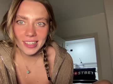 girl
        angel_from_sky cam image #3917956