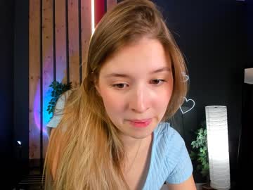 girl
        milablush cam image #1413809