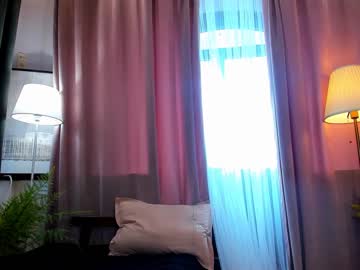 girl
        milablush cam image #968816