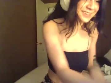 girl
        heidiknight555 cam image #426812