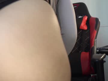 girl
        beyllove_d cam image #2132078