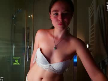 girl
        demurelixir cam image #2851768