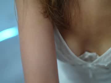 girl
        eli_sun cam image #1802021