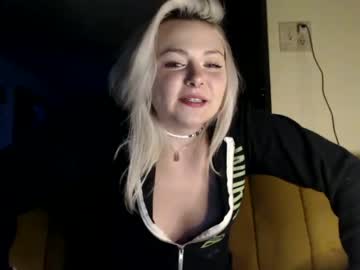 girl
        kipsy420 cam image #609382