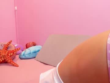 girl
        little_effy18_ cam image #4509258