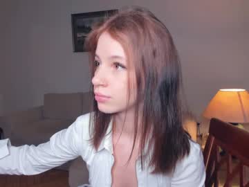 girl
        aura_ann cam image #2077086