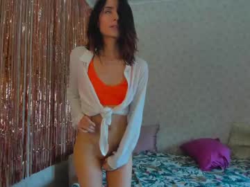 girl
        crystalnut cam image #4567795