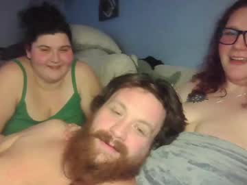 couple
        the420family cam image #4203786