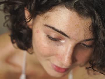 girl
        you_fell_in_love cam image #3478414