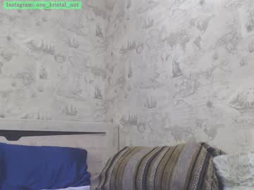 girl
        crystalnut cam image #949341