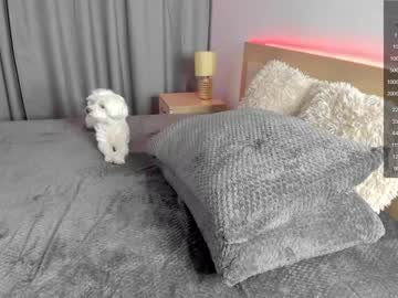 girl
        jennylove52 cam image #1813683