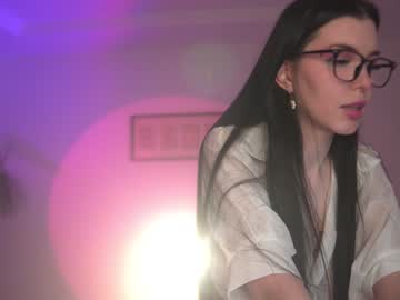 girl
        sophia_lean cam image #1168030