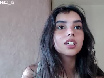 girl
        nika_la_sun cam image #1476517
