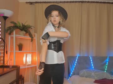 girl
        juliesalazar cam image #1337515