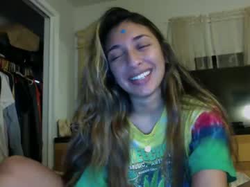 girl
        kristy_barrios cam image #1226683
