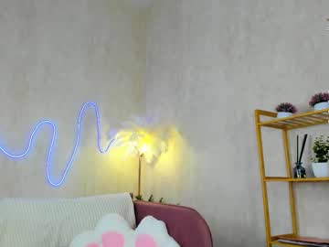 girl
        lexyfoxy_ cam image #3438533