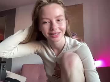 girl
        elli_harmon cam image #1161898