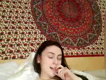 girl
        zoepleasing cam image #4175702