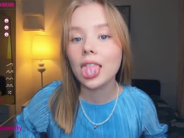 girl
        sun_shiiine cam image #1219280