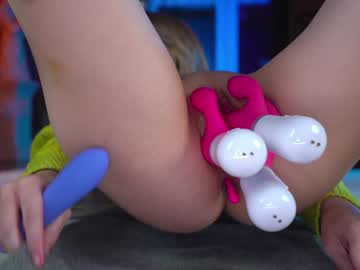 girl
        mashayang cam image #4387392