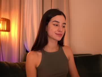 girl
        winona__ cam image #2039979