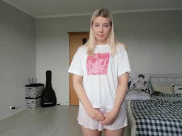 girl
        belle_ellie cam image #1274713