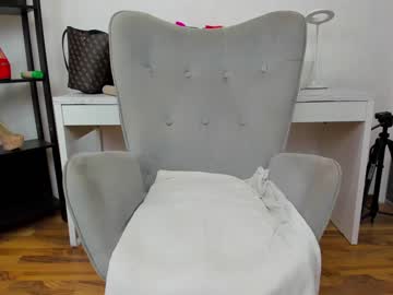 girl
        dariaa_doll cam image #1118356