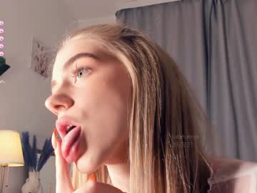 girl
        kateharrise cam image #1677558