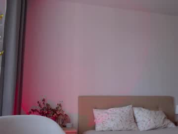 girl
        lumoore cam image #3204842