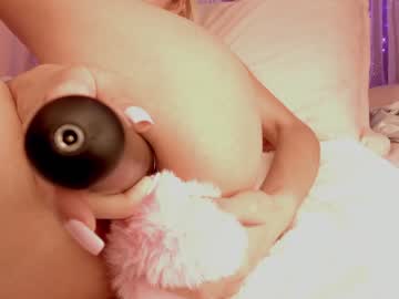 girl
        bella_adams_ cam image #623795